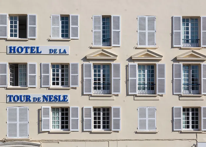 Tour De Nesle La Rochelle Vieux Port 3 Etoiles